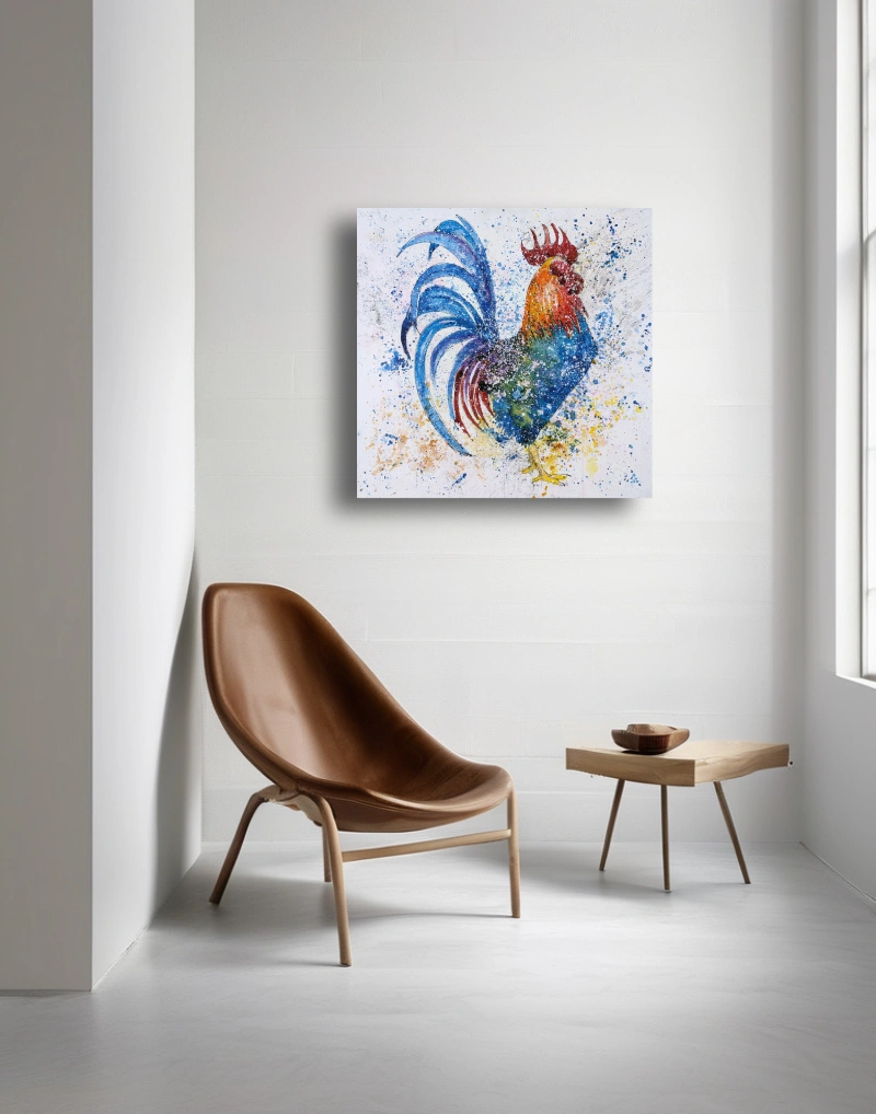 Este "Retrato de un Gallo" capta la esencia vibrante del amanecer con tintas y acrílicos, ofreciendo una visión moderna y energética del gallo