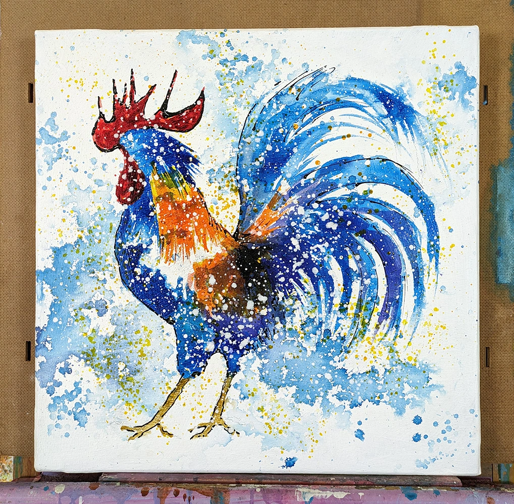 Este "Retrato de un Gallo" capta la esencia vibrante del amanecer con tintas y acrílicos, ofreciendo una visión moderna y energética del gallo