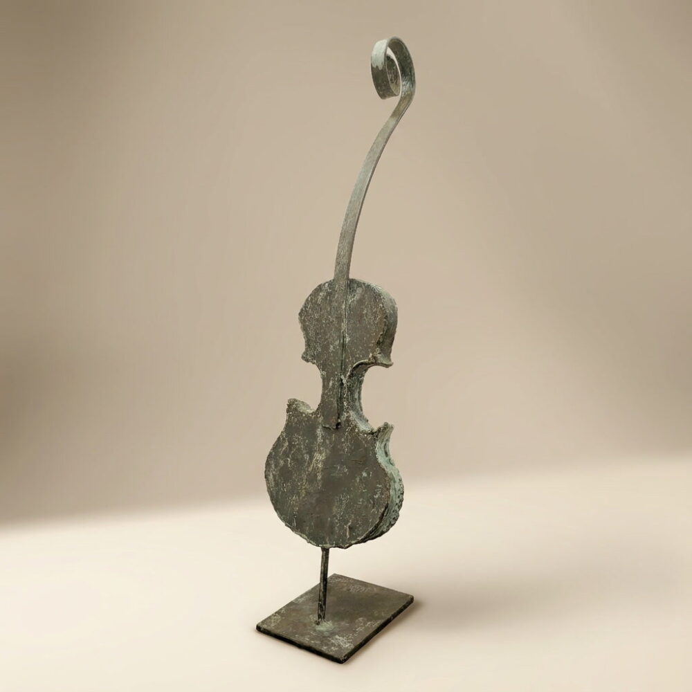 escultura violin patinado en bronce