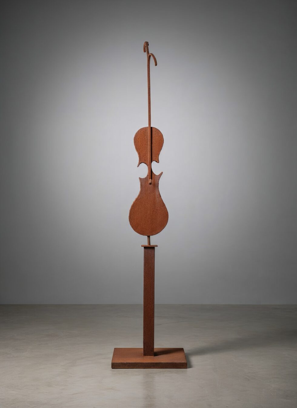 Escultura de gran formato Violí estilitzat en hierro corten, interpretación estilizada y vertical de un violín sobre base metálica.