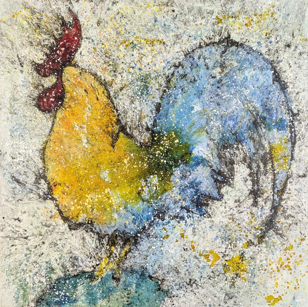 Pintura de un gallo con plumaje amarillo y azul, con cresta roja.