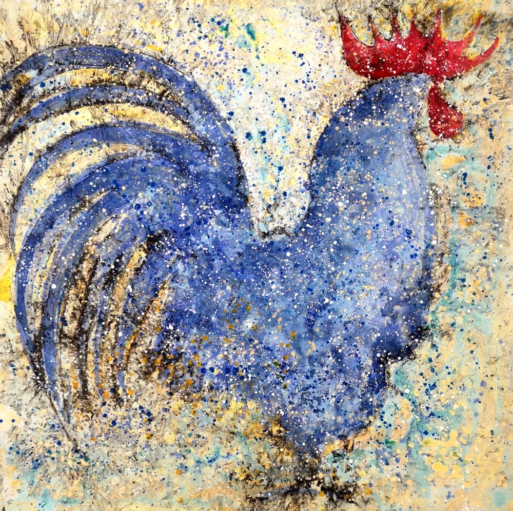 Pintura de un gallo azul con fondo salpicado en varias tonalidades.